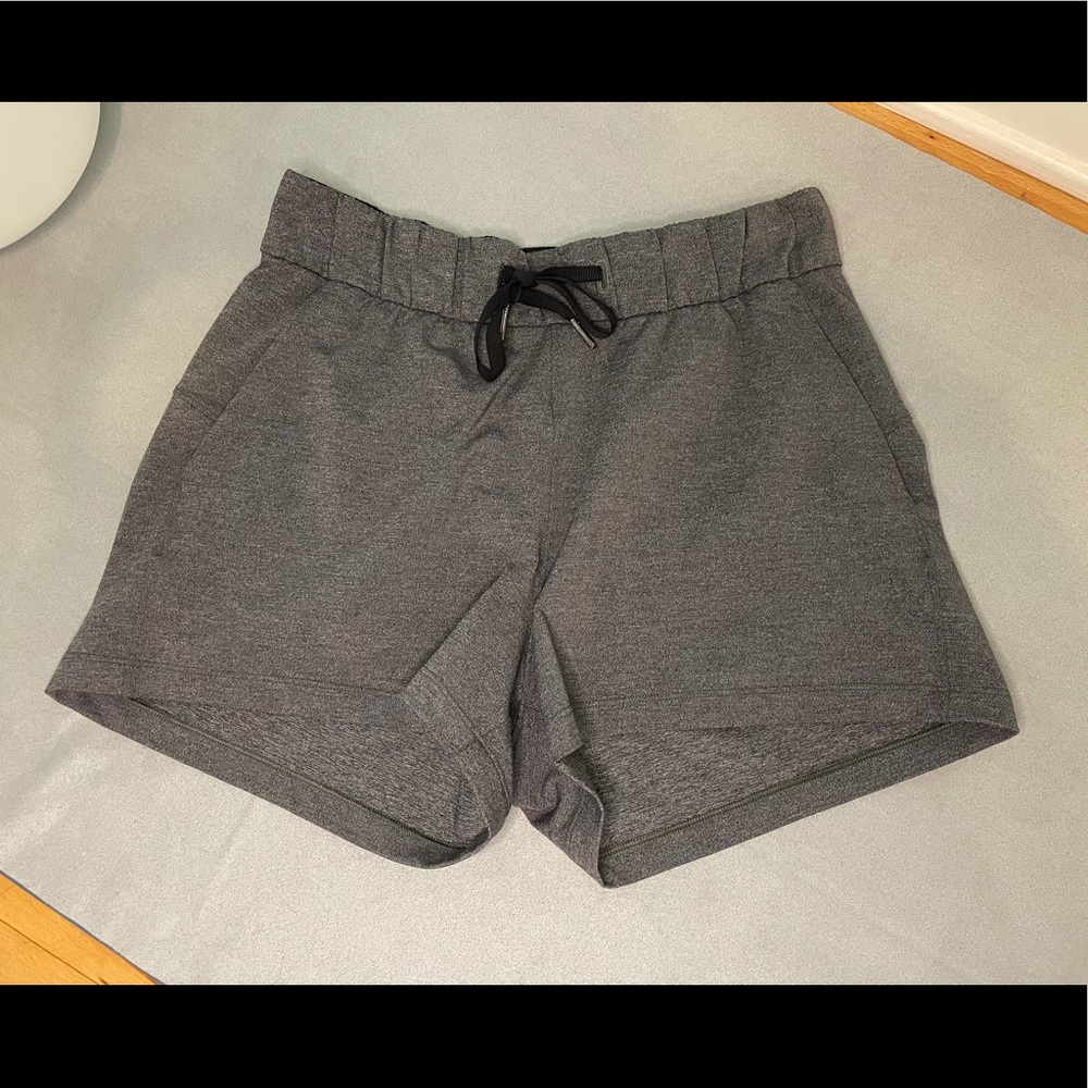 Lululemon women’s shorts size 6